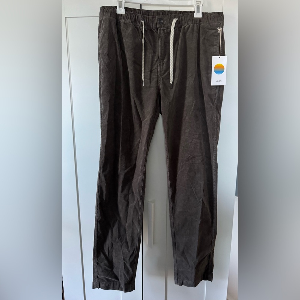 Vuori Optimist corduroy pants. Cocoa. Size large. NWT.